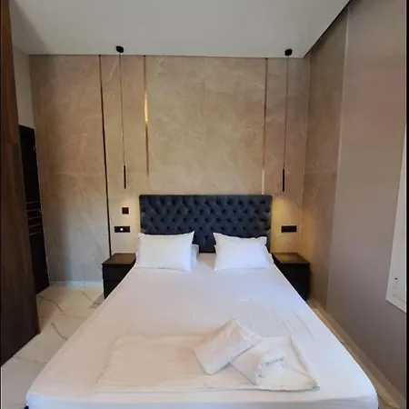 Center With Rooftop Swimming Pool Apartment *