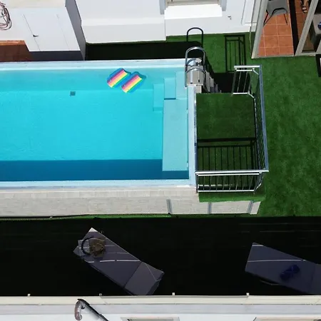 Elegant 2br With Swimming Pool Apartment