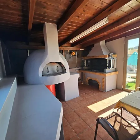 Spacious 2br With Rooftop Pool & Large Terrace Apartment