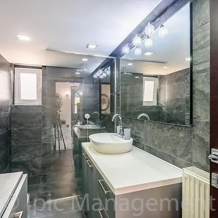 Διαμέρισμα Center With Rooftop Swimming Pool *